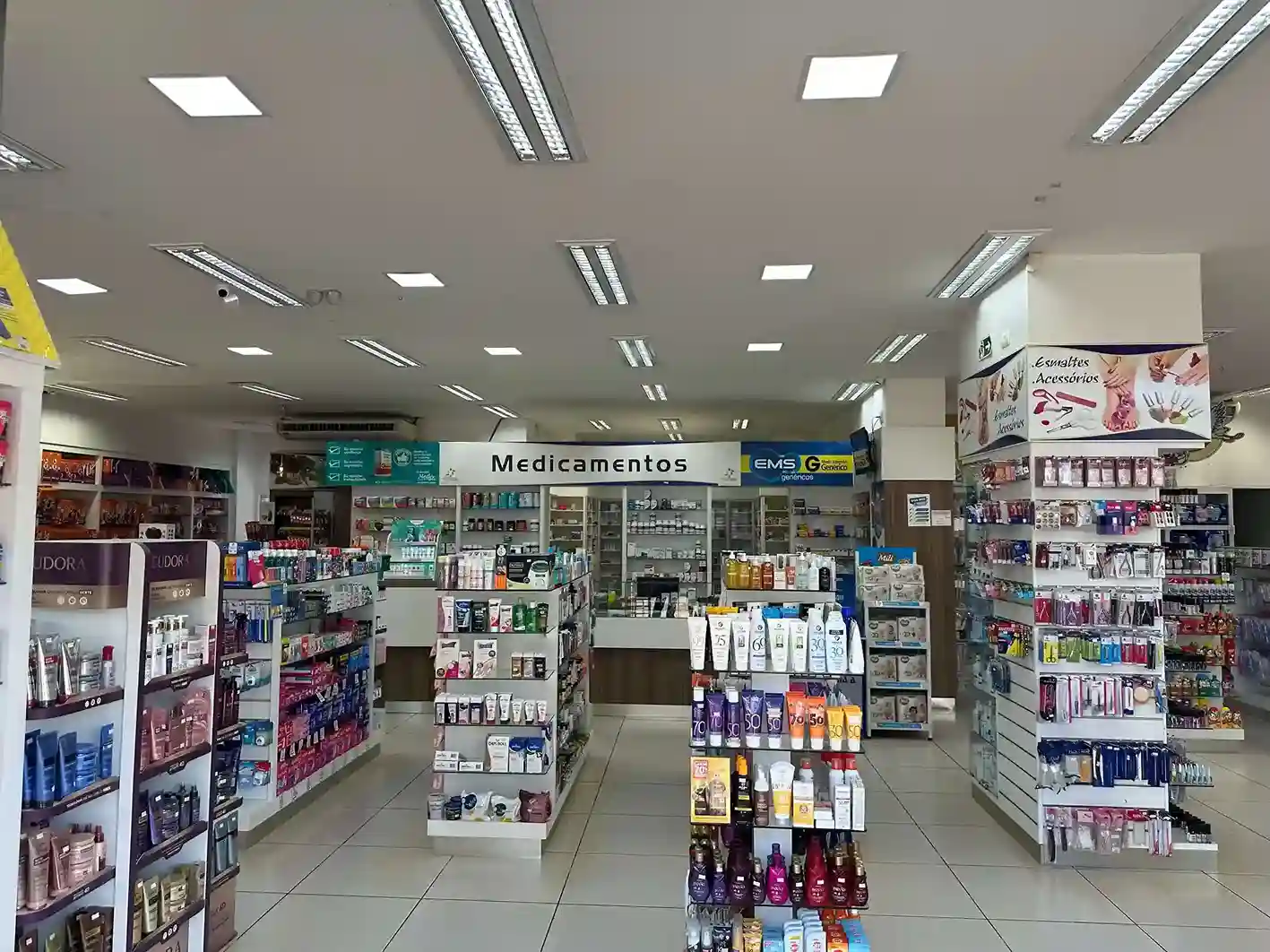 Farmácia Farmaa em Foz do Iguaçu - Área de manipulação magistral e dispensação de medicamentos